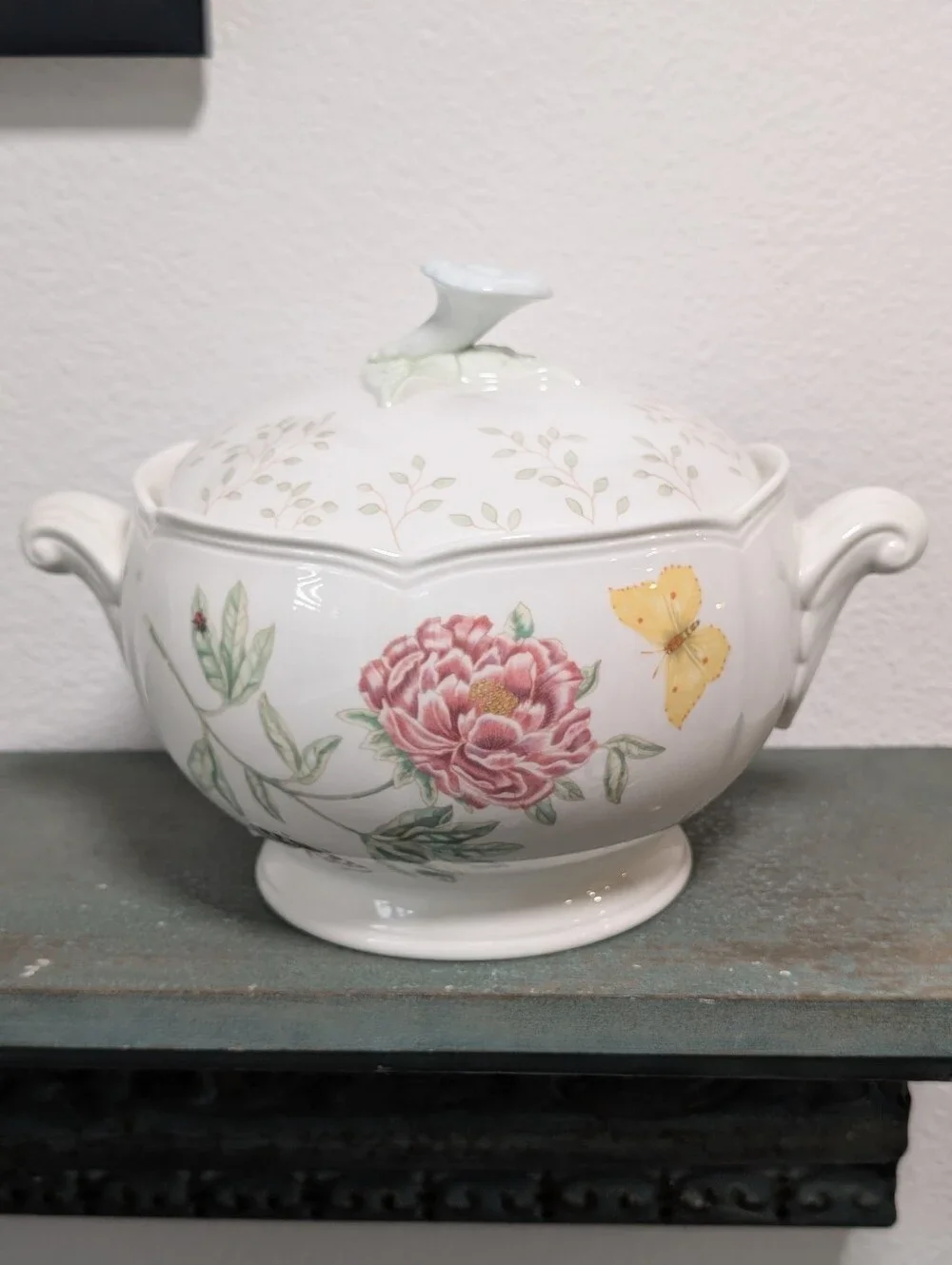 Lenox Butterfly Meadow Covered Casserole Serving Dish with Flower Finial Vintage